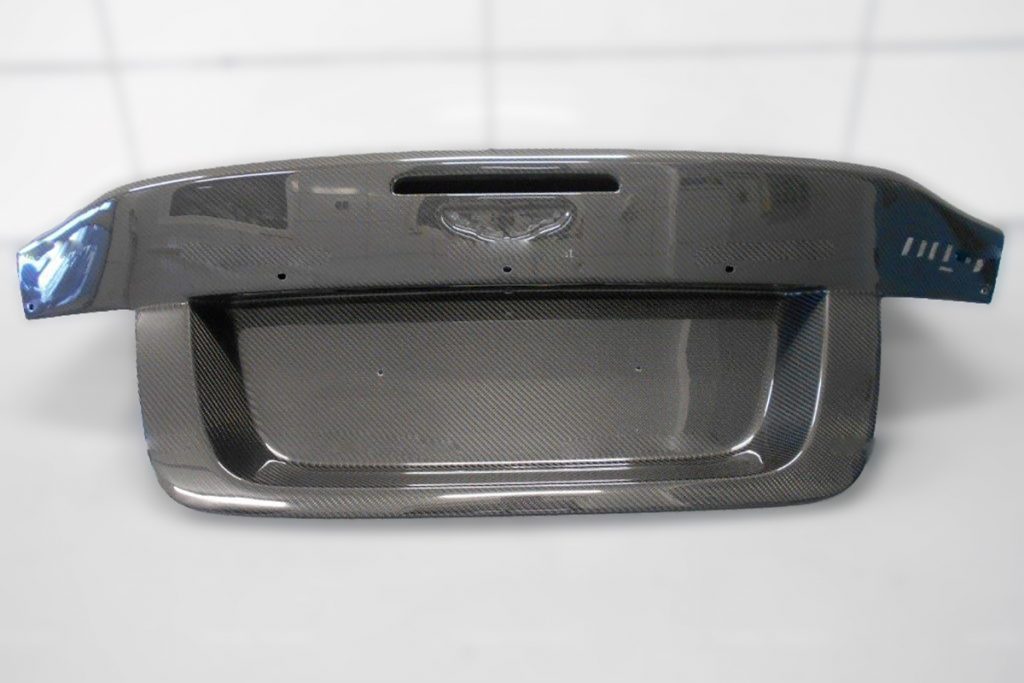 Aston-Martin-DBS-clear-carbon-fiber-boot-lid-tailgate (12)