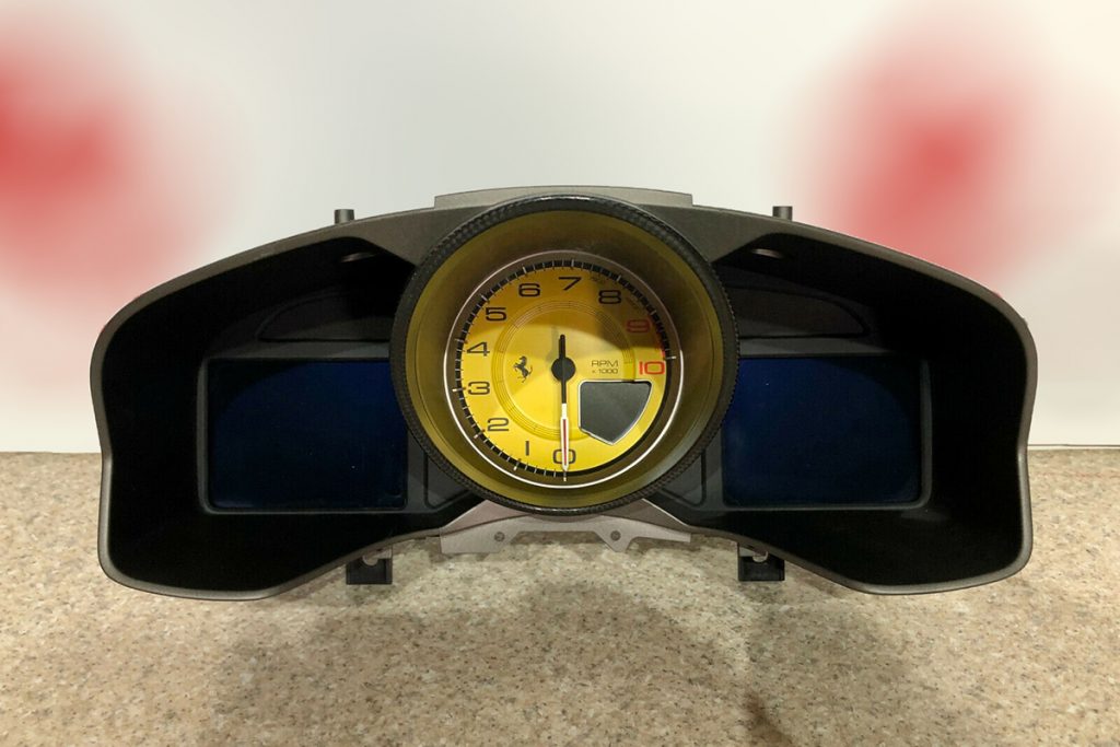 FERRARI-F12-TDF-CARBON-INSTRUMENT-PANEL (1)