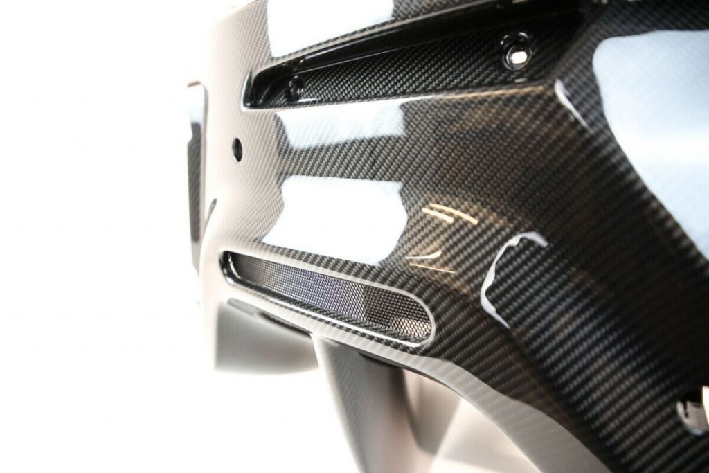 MCLAREN 600LT FULL CARBON REAR BUMPER SKIN COMPLETE WITH GRILLS (10)