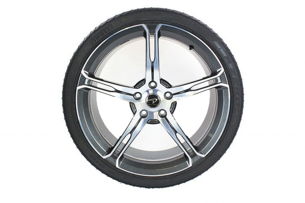 MCLAREN 650S POLISHED ALLOY WHEELS WITH NEW PIRELLI P-ZERO (2)