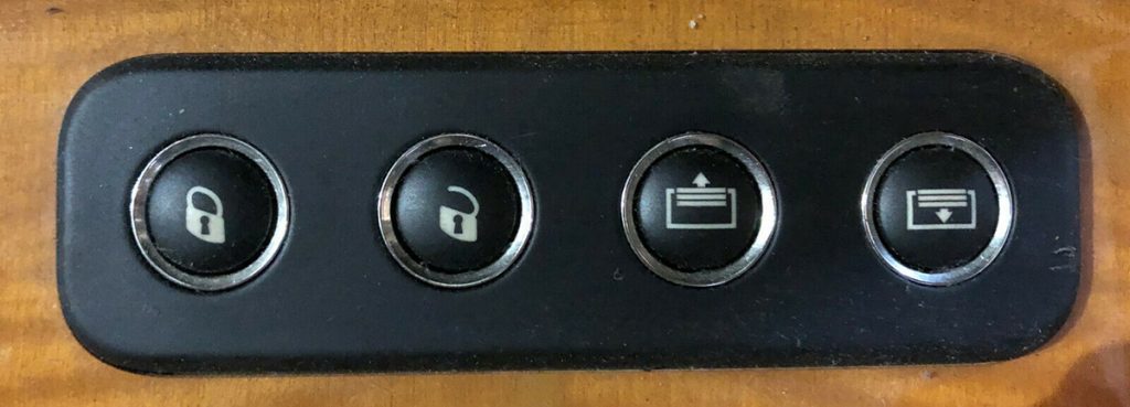 Maserati-Quattroporte-M139-switch-rear-roller-blind-buttons