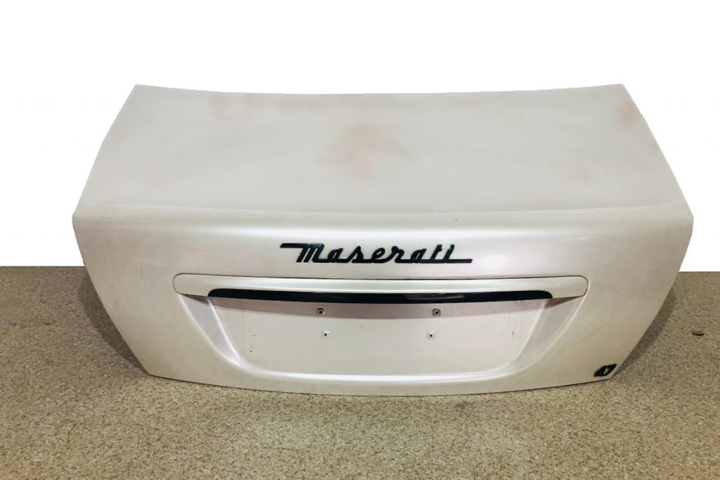 Maserati-Quattroporte-M139-tailgate-trunk-ceiling (1)