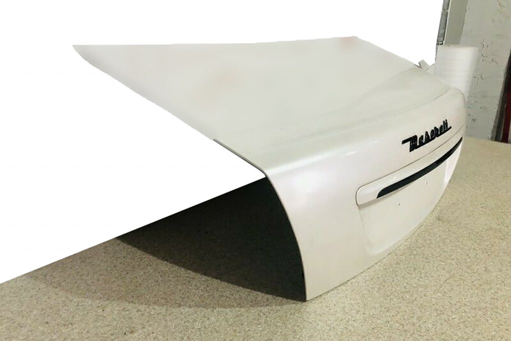 Maserati-Quattroporte-M139-tailgate-trunk-ceiling (2)