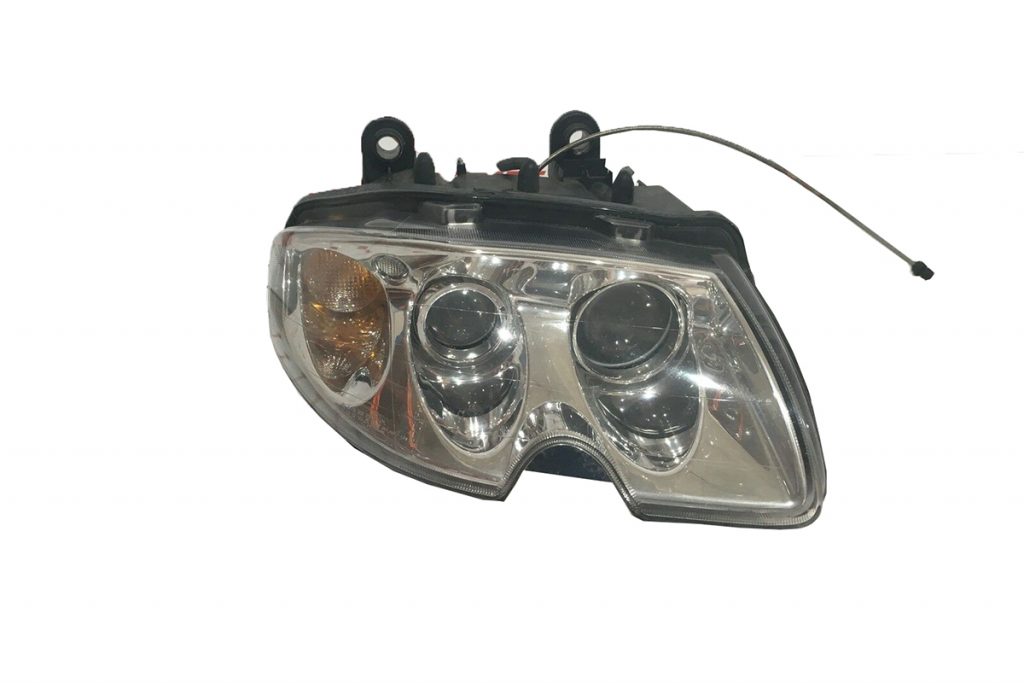 Maserati-Quattroporte-Xenon-Right-Headlight (2)