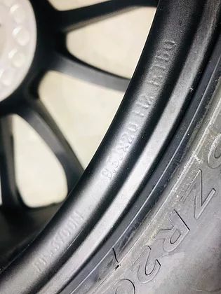 Porsche GT2 RS Forged Wheels OEM with tire (1)