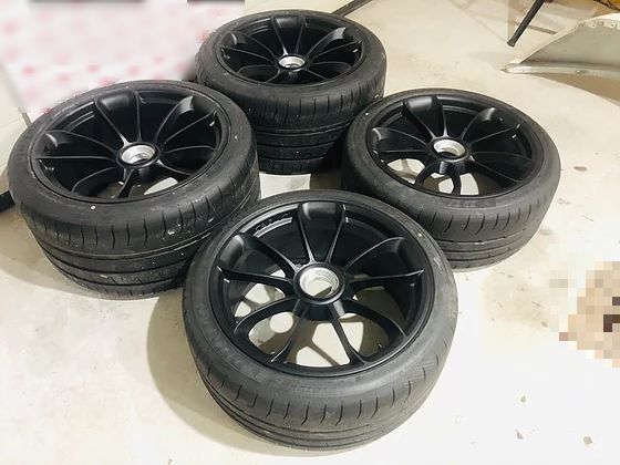 Porsche GT2 RS Forged Wheels OEM with tire (2)