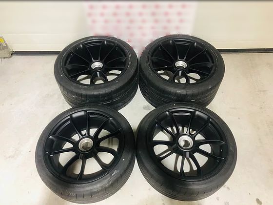 Porsche GT2 RS Forged Wheels OEM with tire (9)