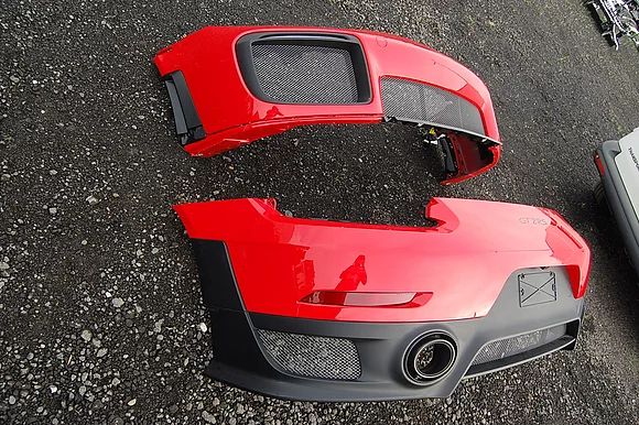 Porsche OEM GT2 RS Front bumper and Rear bumper (4)